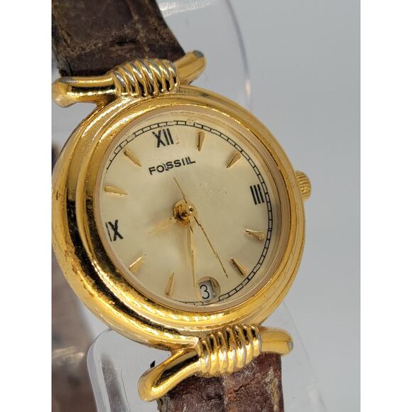 Vintage Fossil Women's Gold-Tone Watch with Leather Band - Timeless Elegance - Picture 1 of 6